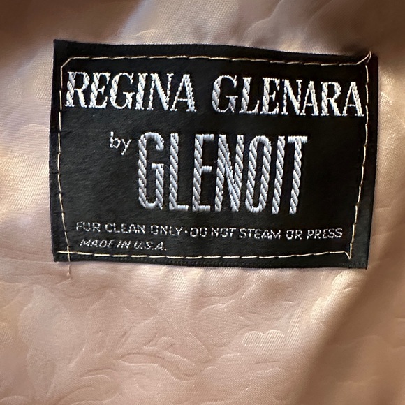 Elegant Vintage Faux Fur Cape - Cream and Gray - Picture 2 of 8